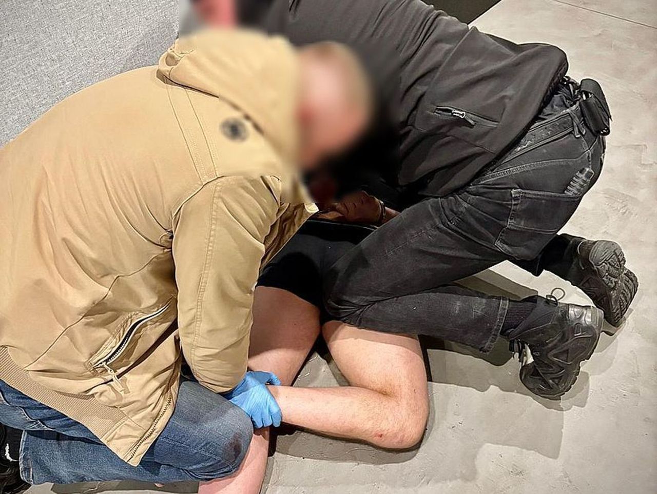 Gdańsk: 36-letni furiat demolował hotel i atakował ludzi. Policjanci musieli użyć tasera