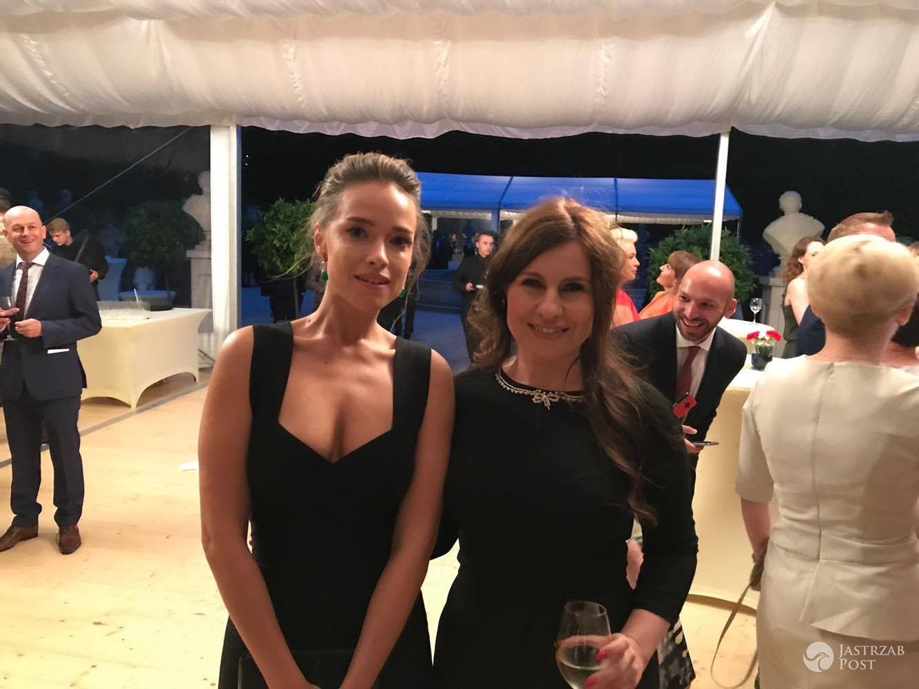 Izabela Łapińska i Alicja Bachleda-Curuś na spotkaniu z książęcą parą