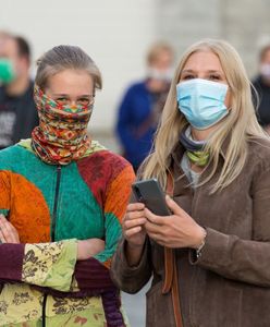 Maseczki ochronne i odmrażanie gospodarki. Ekspert: To dobry plan