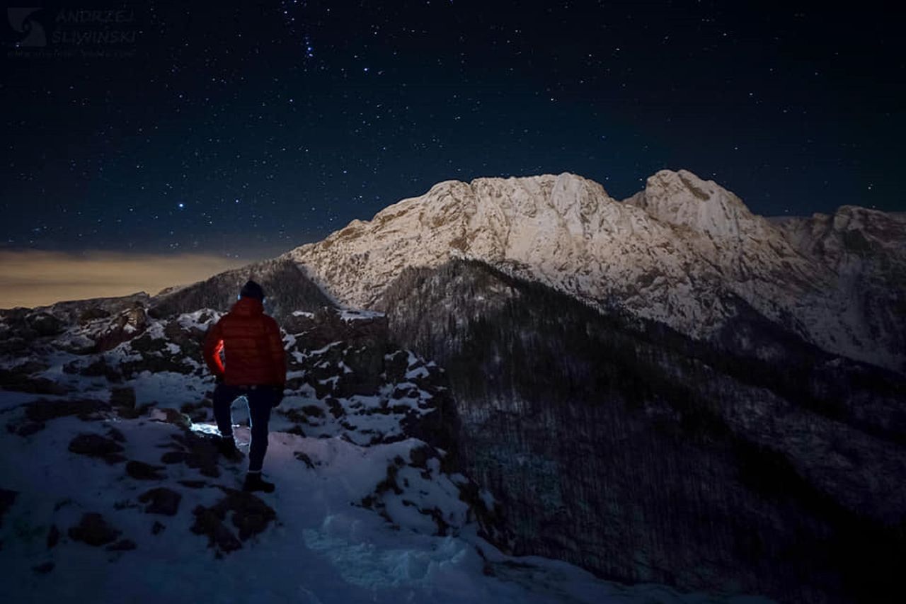 Giewont nocą. Niezwykłe zdjęcia wykonane przez Andrzeja Śliwińskiego