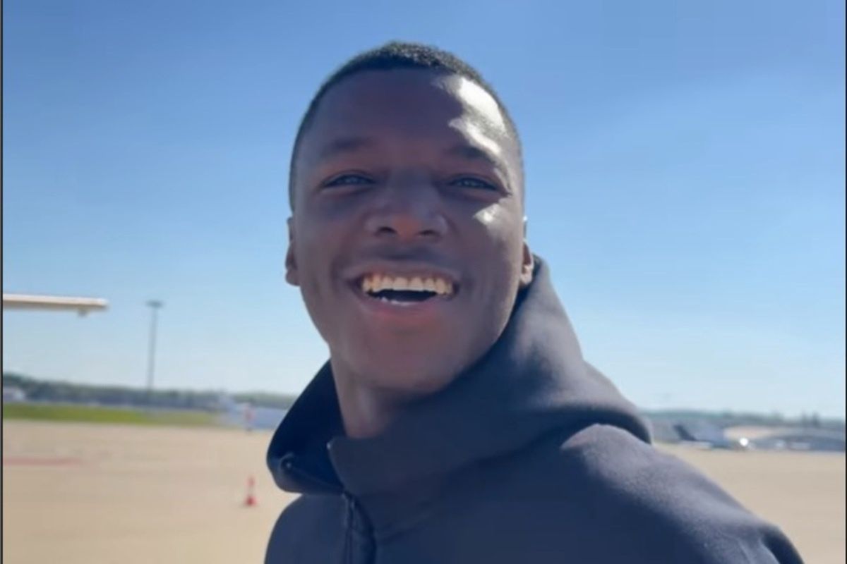 Moises Caicedo przed podróżą samolotem do Polski