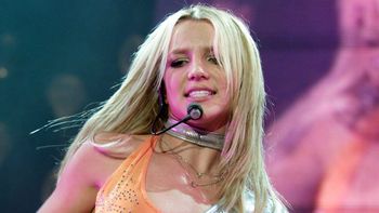 Britney Spears miała SZCZEKAĆ i chodzić po restauracji z nożem w dłoni. Przedstawiciel wokalistki: "WYOLBRZYMIONA sprawa"
