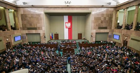 Gorący dzień w Sejmie. Oglądaj relację na żywo