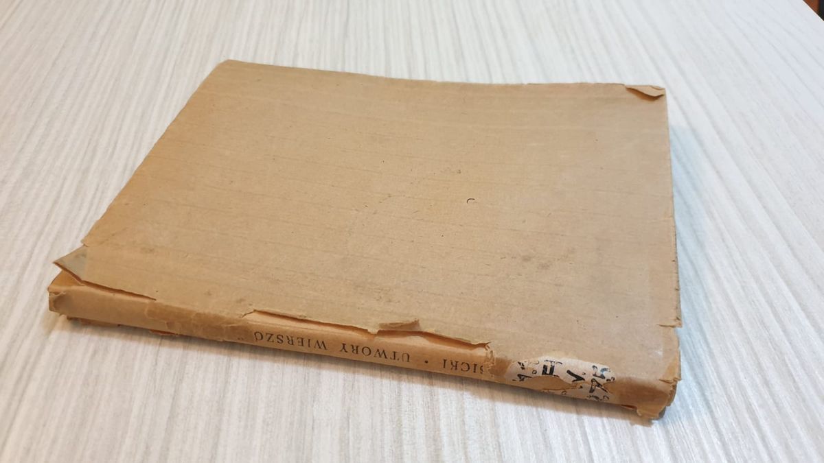 Pan Stefan oddał książkę po 69 latach 