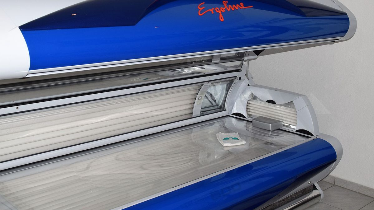 Policja szuka klientek solarium