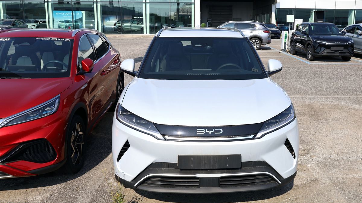 Sprzedaż aut BYD spada w kwietniu o 26 proc. rok do roku
