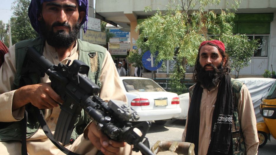 Talibowie wkroczyli do Kabulu6627455 19.08.2021 Taliban (terrorist organization, banned in Russia) militants are seen in the street of Mehtarlam, the capital of Laghman province in eastern Afghanistan. The Taliban offensive across Afghanistan was completed on August 15 by the seizure of Kabul. Ashraf Ghani resigned from the presidential post and left the country. The movement declared the end of the years-long war. Stringer / SputnikStringer