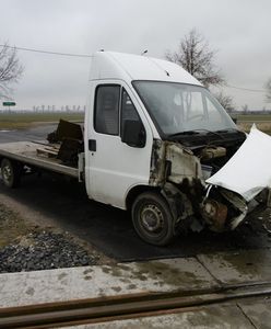 O włos od tragedii. Ciężarówka zderzyła się z lokomotywą