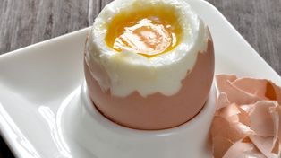 Przygotuj jajko na miękko jak perfekcjonista. Szef kuchni zdradził prosty patent