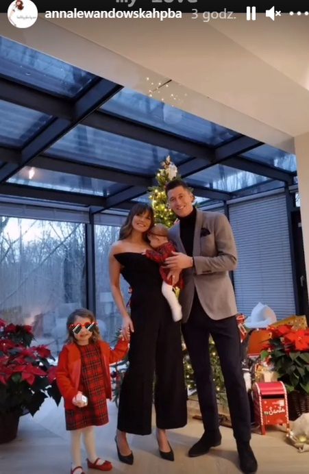 Rodzina Lewandowskich w eleganckim, świątecznym wydaniu.