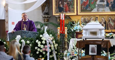 Tłumy pożegnały 16-letnią Oliwię zamordowaną w domu dziecka
