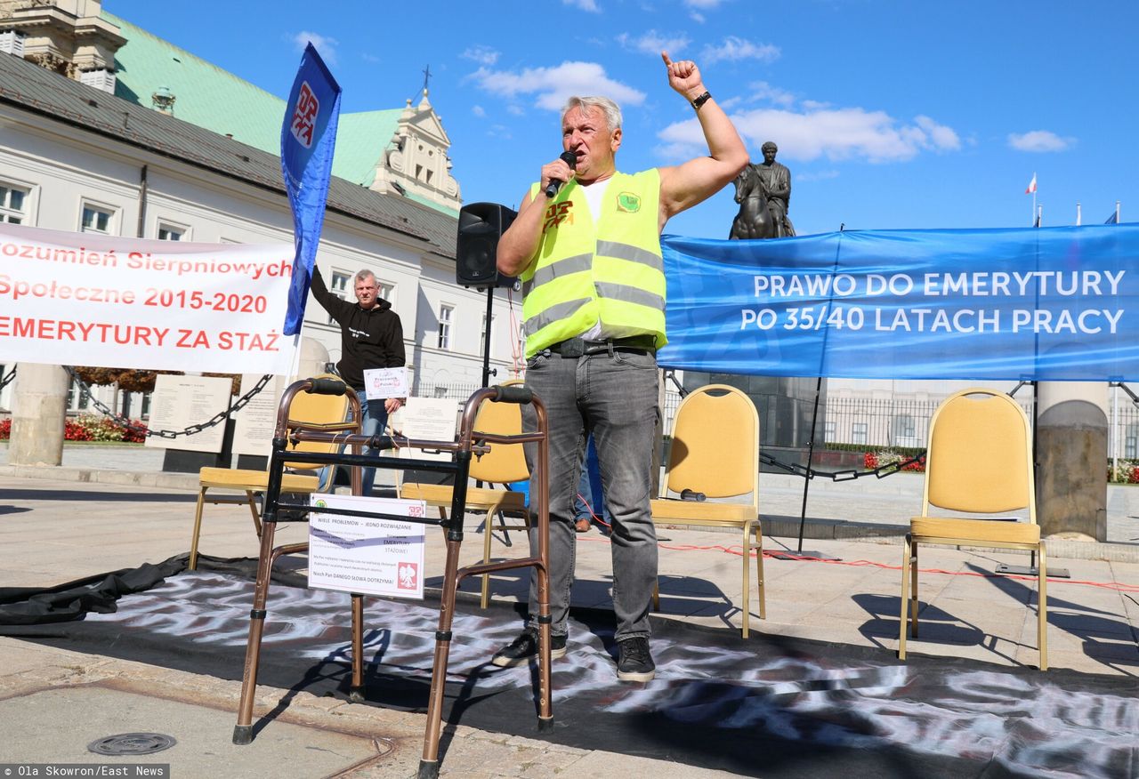 OPZZ chce emerytur stażowych. "Stop pracy aż do śmierci" pod Pałacem Prezydenckim