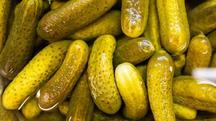 Ogórki kiszone. Przy tych chorobach mogą szkodzić