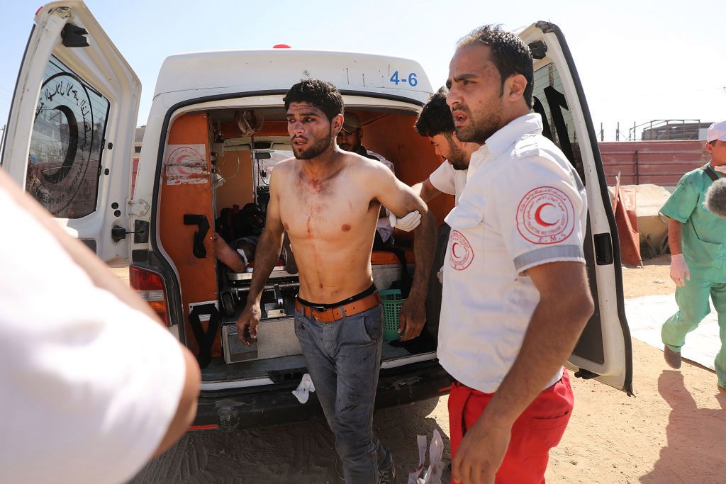 Krwawe starcie w Strefie Gazy. Kilkadziesiąt ofiar, tysiące rannych 13