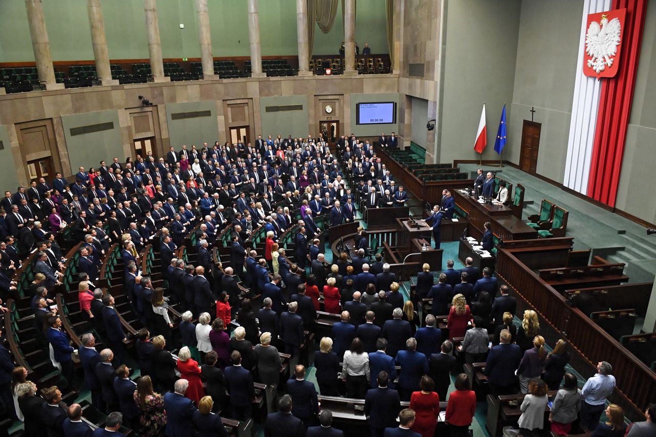 Podwyżki dla posłów. W 2018 roku tak głosowali za obniżkami