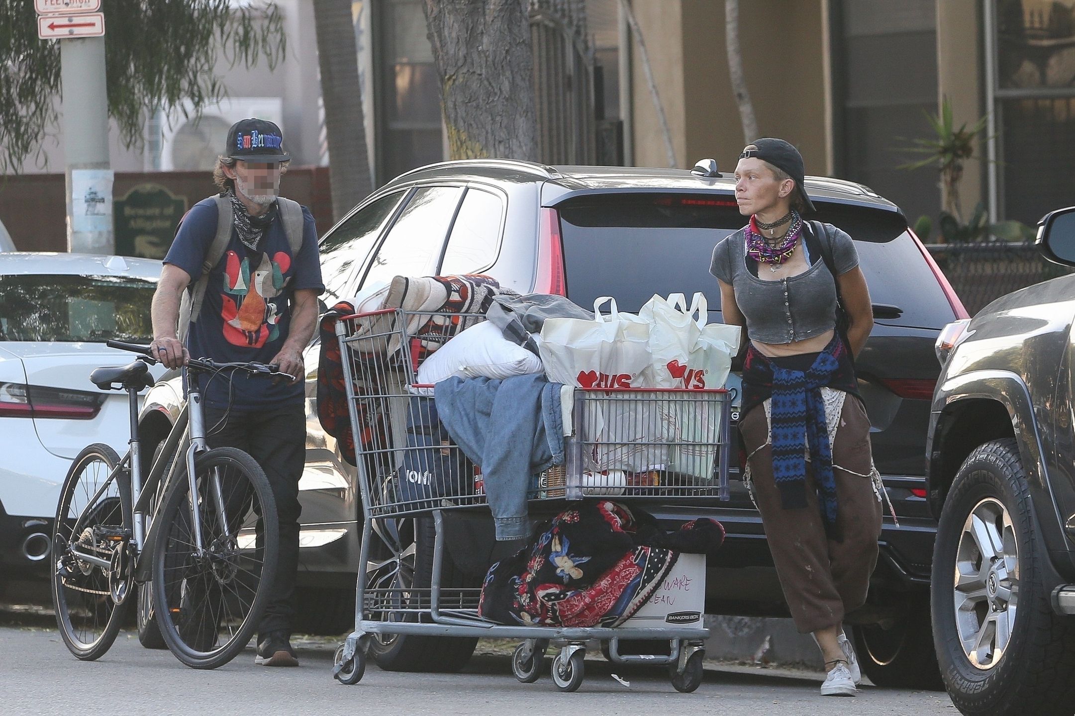 Loni Willison szwenda się po Los Angeles w towarzystwie kolegi