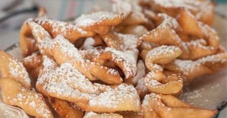 Babcia dodawała ziemniaka do smażenia faworków. Na początku się zdziwiłam, ale ostatecznie byłam zachwycona