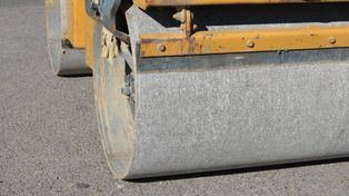 Koniec z betonowymi płytami - nowe drogi na Nowym Piastowie w Głogowie