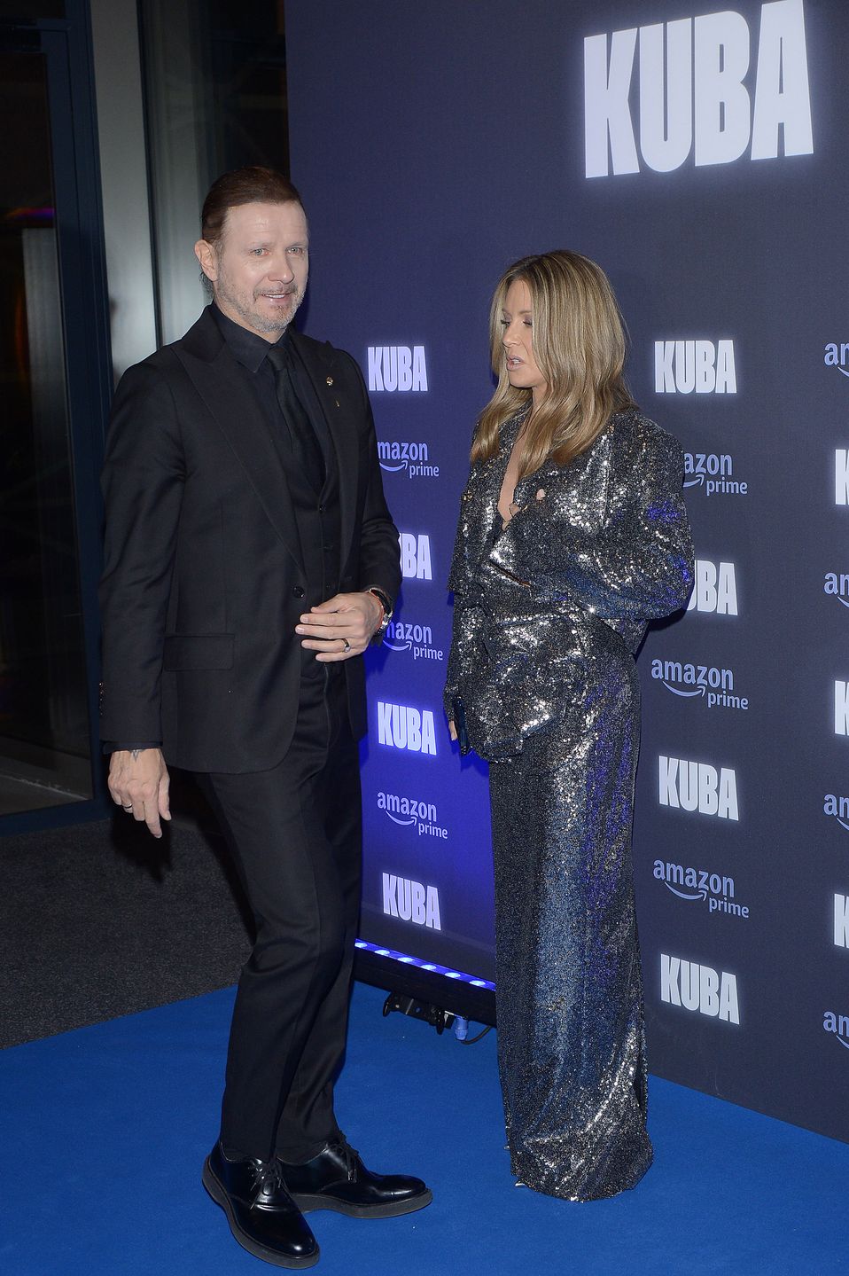 showbiznes;, sylwetka