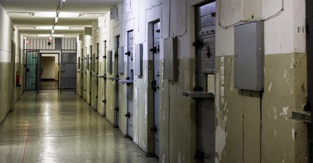 39 dni urlopu i sporo dodatków. Trwa nabór na strażników więziennych