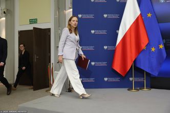 "Twitterowi aferzyści" i "lincz internetowy". Ministra mówi o "drugim dnie" w aferze KPO