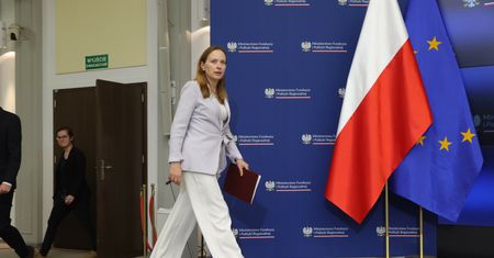 "Twitterowi aferzyści" i "lincz internetowy". Ministra mówi o "drugim dnie" w aferze KPO