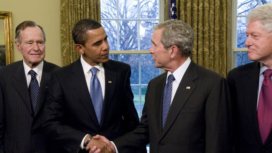 Polaris Archiwum FL July 2012
January 7, 2009, Washington, DC, USA: US President George W. Bush hosts President-elect Barack Obama, Bill Clinton, Jimmy Carter, and George H.W. Bush, at a rare Oval Office gathering of ex, current, and soon to be Presidents. All five men enjoyed a private lunch, and George W. Bush and Obama also met privately for roughly 30 minutes, just 13 days before Obama's inauguration. This was the first time all of the living past, present and future Presidents were at the White House together since 1981.  ///George W. Bush (center-R) shakes hands with Barack Obama (center-L) as George H.W. Bush (L) and Bill Clinton (R) look on. Credit: JJ Arnold / Polaris
JJ Arnold
