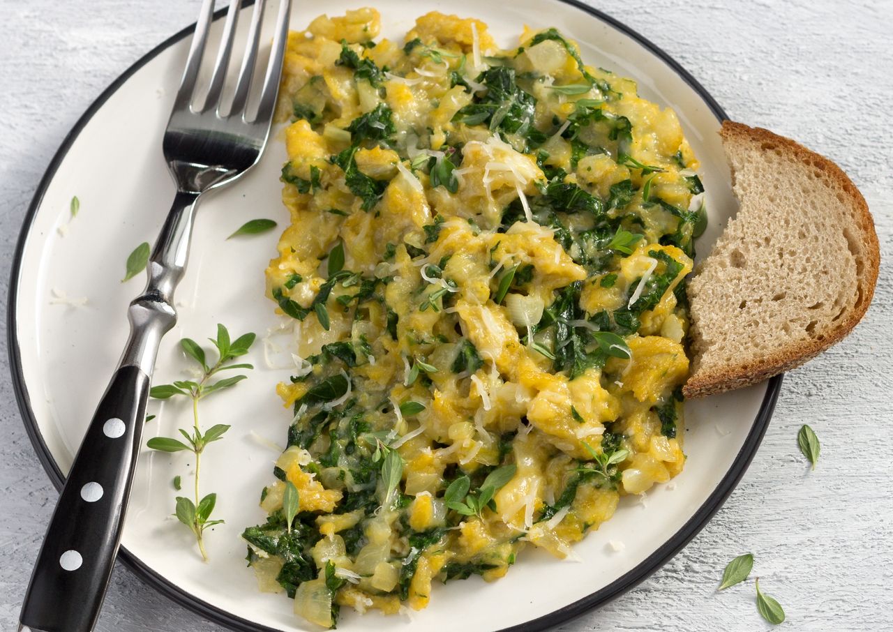 Podsmażam na maśle i wbijam jajka. Po takiej jajecznicy mam więcej energii niż elektrownia