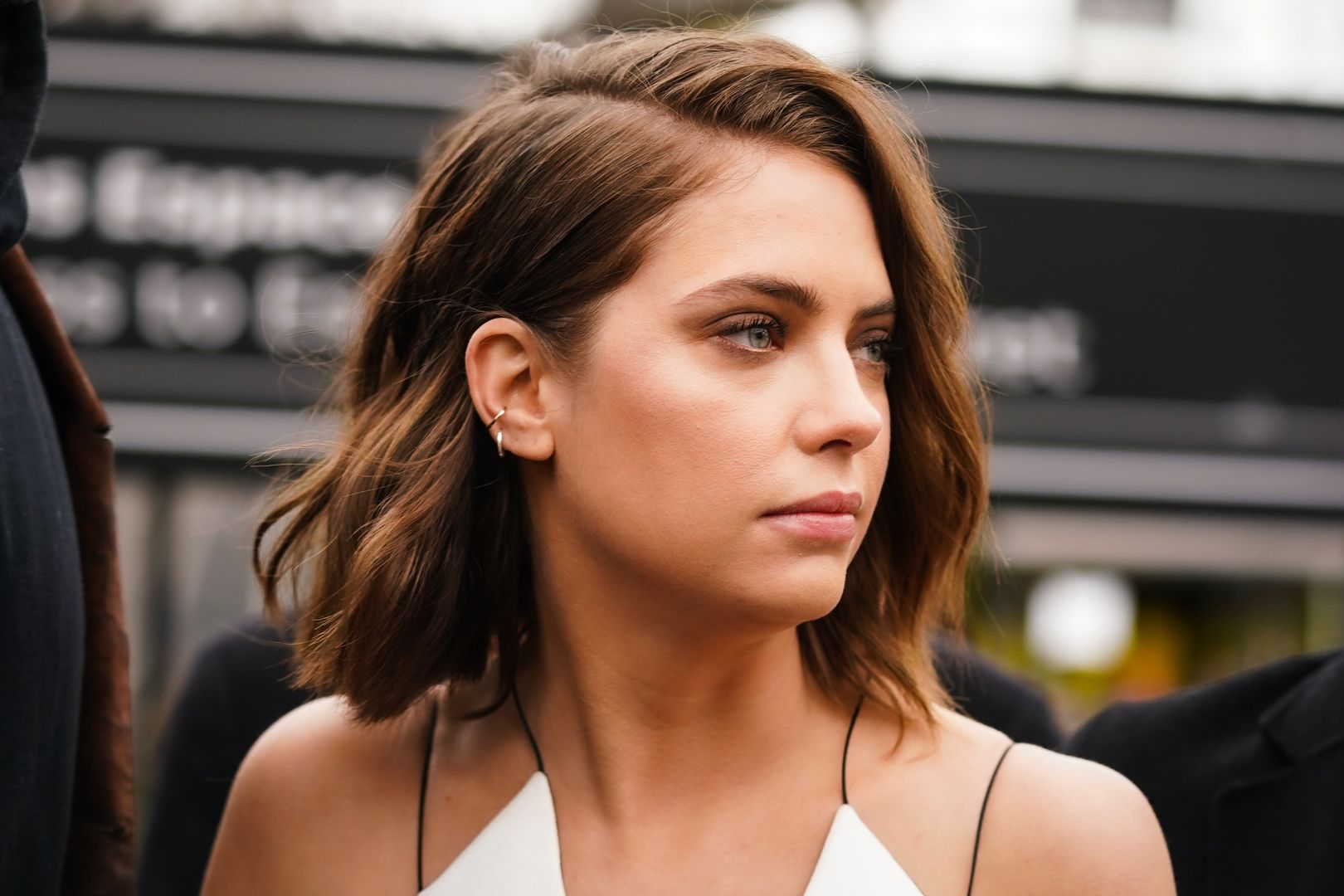 Fryzura calvi cut u Ashley Benson