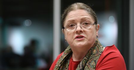 Krystyna Pawłowicz chwali się urodą, porównując się z Brigitte Macron. Internauci zniesmaczeni