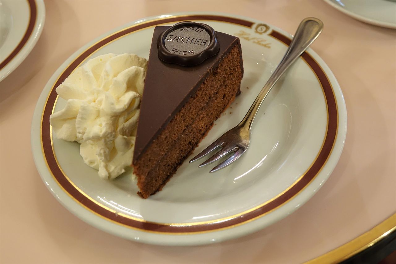 Polak zamówił słynny deser w Wiedniu. Cena za dodatek wbiła go w fotel