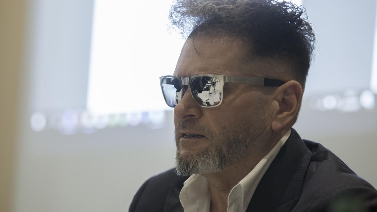 Zatrzymano prawo jazdy Krzysztofowi Rutkowskiemu. Detektyw przyjął mandat.