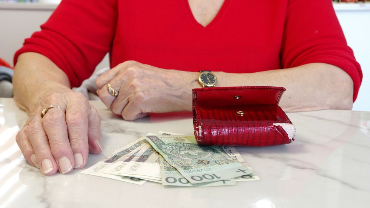 Stock MaBa
Fot. Zofia i Marek Bazak/East News,
N/z liczenie domowego budzetu - problemy finansowe w roku 2023.
ZOFIA BAZAK