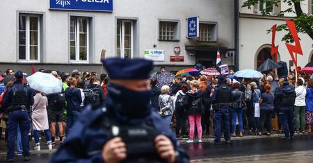 Human Rights Watch: "Aborcyjne polowanie na czarownice" w Polsce"
