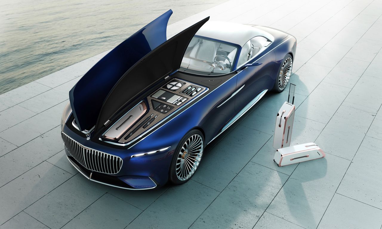 Chociaż czerpie garściami z przeszłości, Vision Mercedes-Maybach 6 to pieśń przyszłości i równie przyszłościowy jest użyta w nim technologia. Napędzają go cztery motory elektryczne o mocy 750 KM, a teoretyczny zasięg auta wynosi 500 km. Prawdopodobnie nie będzie dane nam sprawdzić, ile wynosi naprawdę, bo auto pozostanie tylko konceptem.