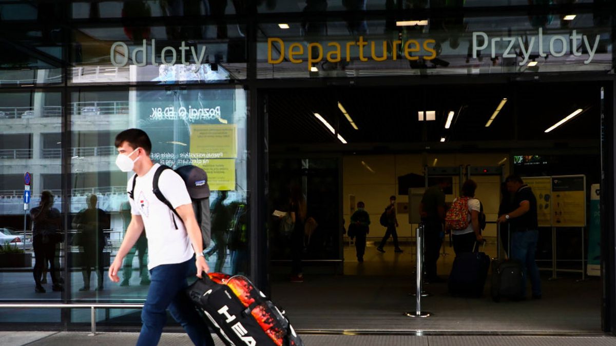 Kwarantanna po powrocie do Polski. Nowe zasady dla podróżujących spoza Schengen