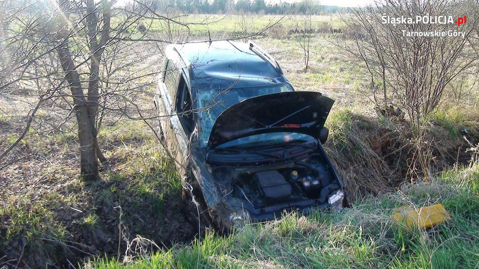 Śląsk. Kierowca fiata pijany wybrał się na szczepienie przeciwko COVID-19.