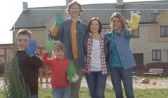 „Zabierz rodzinę na wspólne pomaganie!” w kampanii promującej wolontariat (wideo)