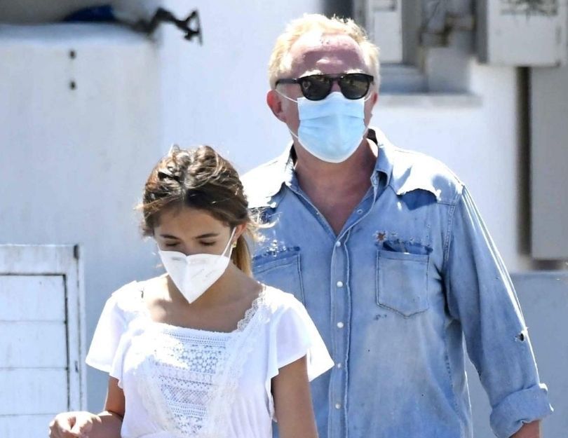 Salma Hayek z rodziną spaceruje po Mykonos