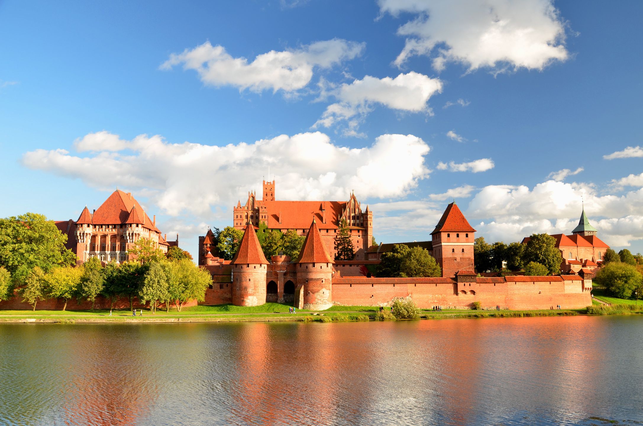 Malbork przyciąga tłumy turystów z całego świata