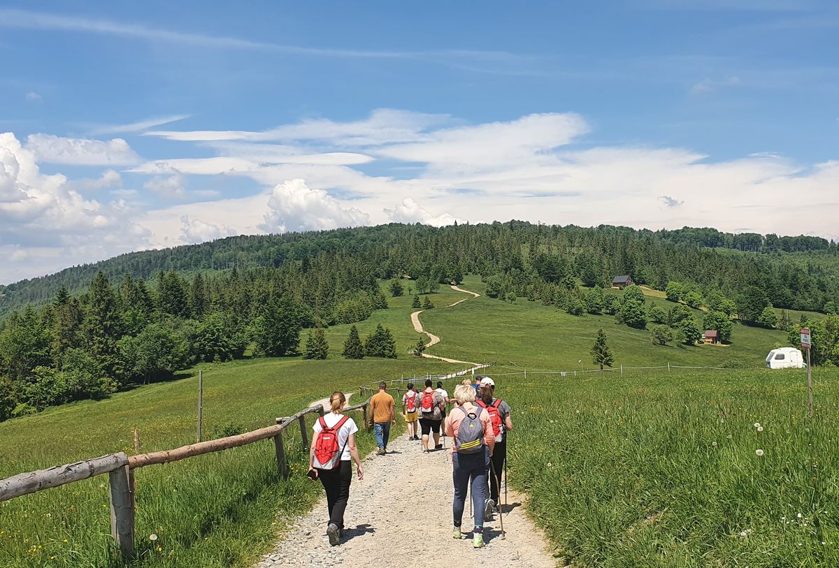 Śląskie. Przewodnik "Beskidzkie Wędrówki" został wydany w językach polskim i czeskim.