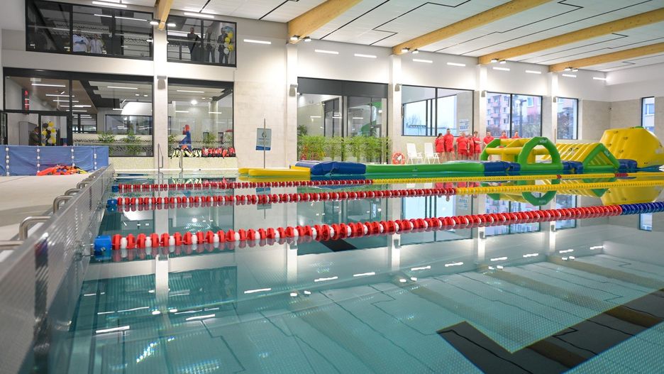 W Grudziądzu oficjalnie otwarto nowy basen. Obiekt, który powstał na Strzemięcinie, robi wrażenie