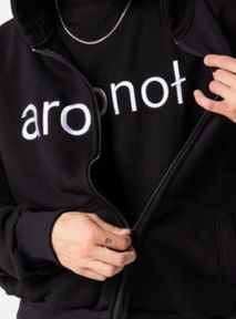 Viki Gabor wydała kolekcję ubrań "ARONOŁ". Kosmiczne ceny dresów