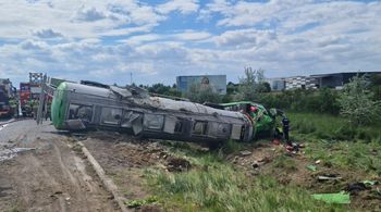 Nocne utrudnienia na A4 między Bochnią a Brzeskiem. Służby usuwały rozbitą cysterną