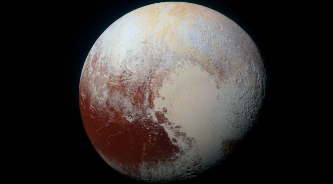 Pluton i widoczne charakterystyczne "serce"