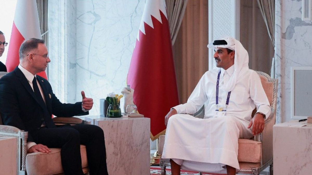 Emir przyjął prezydenta Andrzeja Dudę w klapkach. Co na to Bronisław Komorowski?