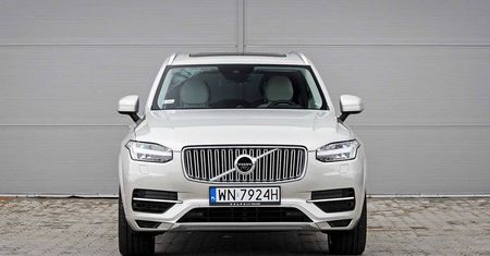 Volvo XC90 jeszcze z nami zostanie. Będzie oferowane obok elektrycznego następcy