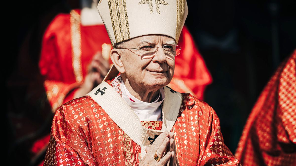 Krakow, 08.05.2022 Procesja "Na Skalke" - glowne uroczystosci sw. Stanislawa - patrona Polski na Skalce w Krakowie. Jedne z najwiekszych dorocznych procesji w kosciele Katolickim w Polsce z licznym udzialem przedstawicieli Episkopatu Polski. Uroczystosciom przewodniczyl abp Jan Romeo Pawlowski, n/z abp Marek Jedraszewski.
