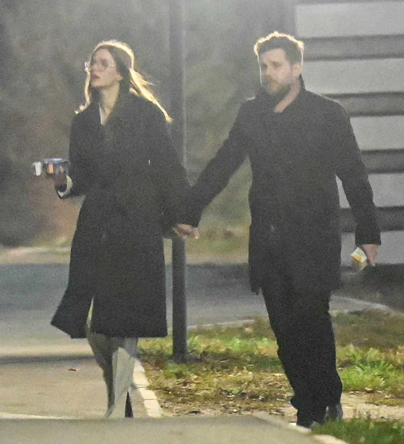 Antoni Królikowski i Izabela Banaś na wieczornym spacerze