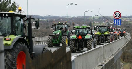 Spotkanie Tuska z rolnikami. Strajki nadal będą trwały
